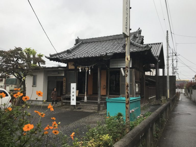 金山神社の天井解体工事を行いました。