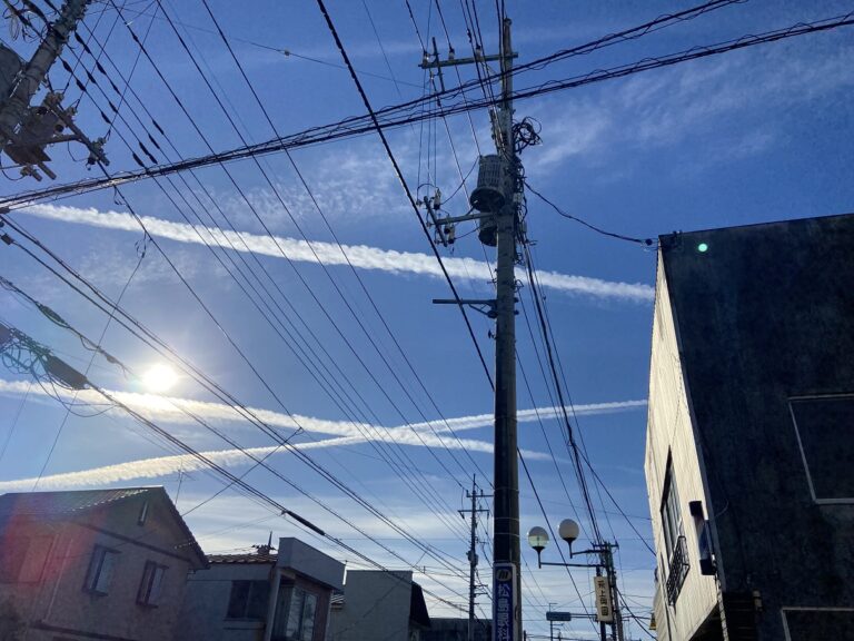 3本の飛行機雲を見ました( ﾟДﾟ)