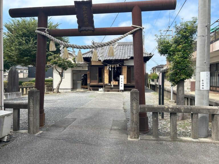 今日は、金山神社のお祭りの日でした。