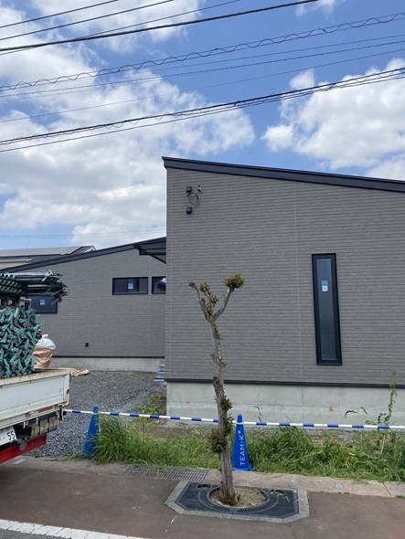 今日は、午後雨になってしまいました。（昨日２件足場解体できました）