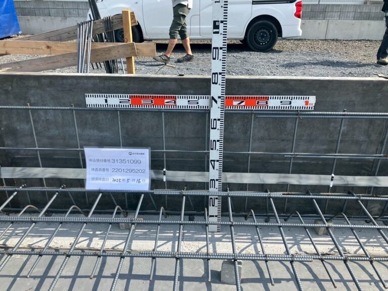 今日は、雨になってしまいました。　鉄筋検査無事合格しました。