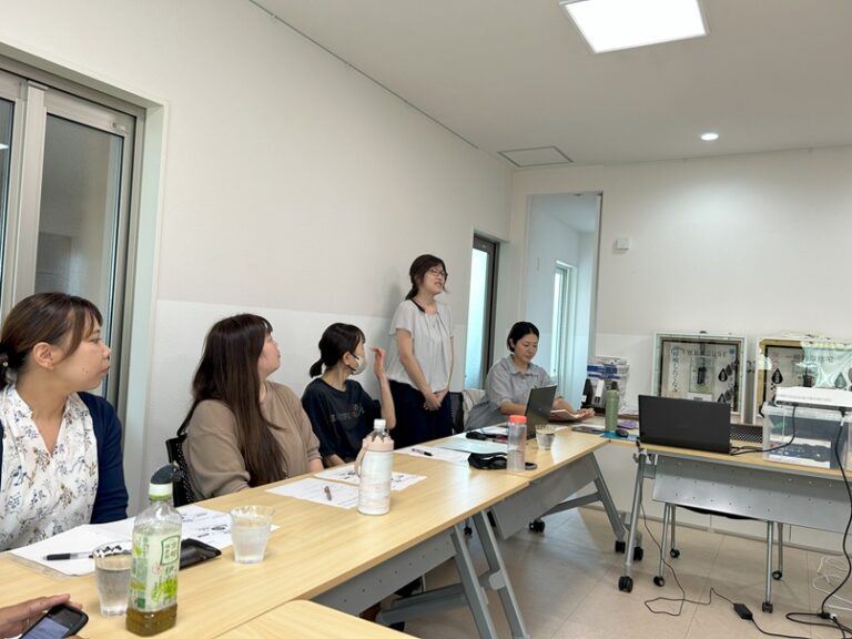 今日は、全体ミーティングを行いました（新人スタッフ２人参加です）