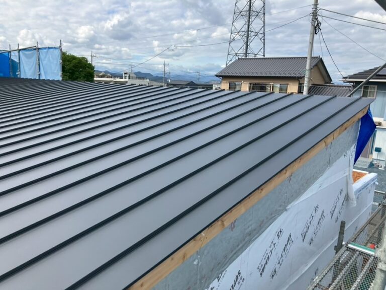 急に涼しくなりました。　（M様邸屋根載りました）